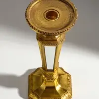 Подсвечник на 1 свечу &laquo;Зазеркалье&raquo;, полистоун, золото, 10.7&times;10.7&times;26.4 см