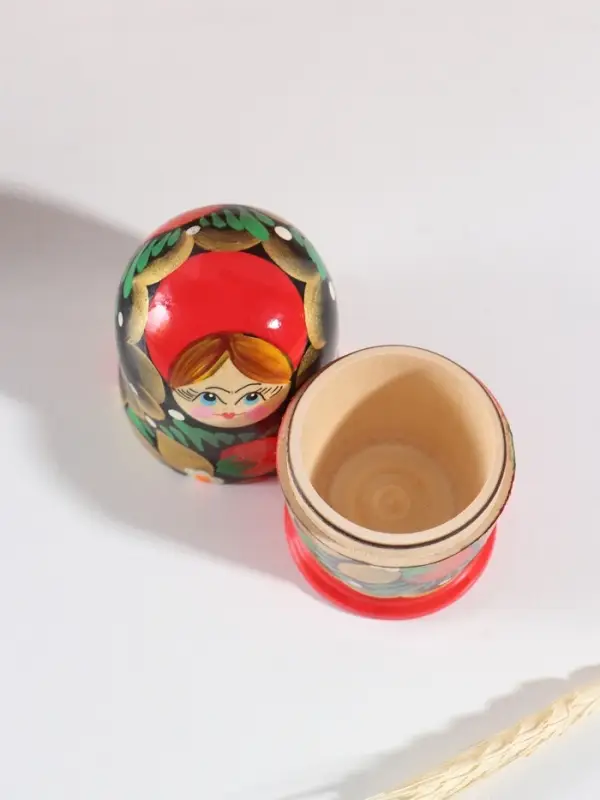 Матрёшка дерево &laquo;Наташа&raquo;, красная, 5-кукольная, 12 см