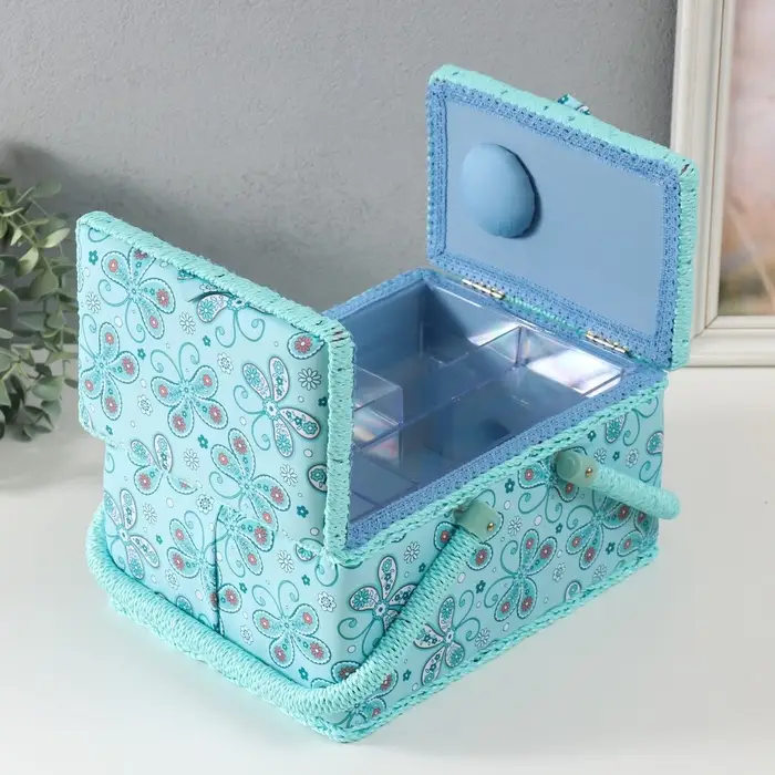 Шкатулка для рукоделия и шитья &laquo;Бабочки и цветочки на голубом&raquo;, хранение ниток, иголок, мелочи, 19&times;26&times;14.5 см