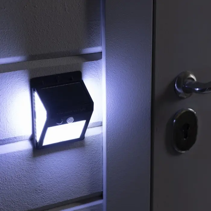 Садовый светильник на солнечной батарее с датчиком движения, накладной, 150 LED, свечение белое