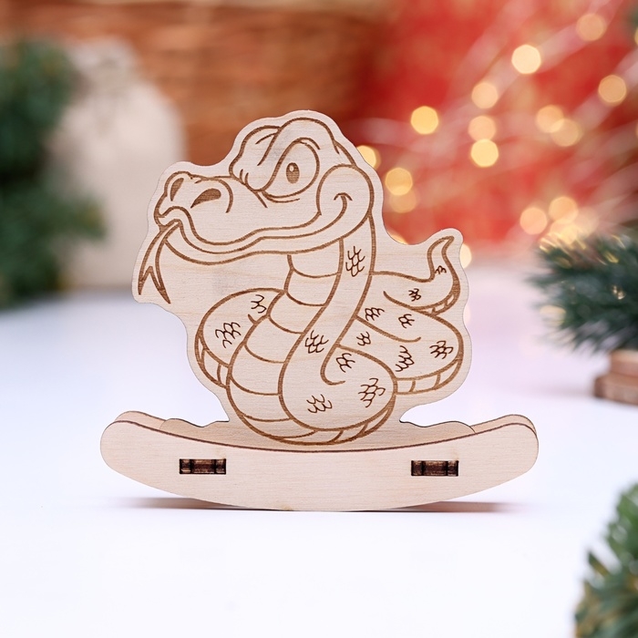 Сувенир качалка Сувенир качалка "Недовольная змея 2025", 9,7 х 8,8 х 2 см