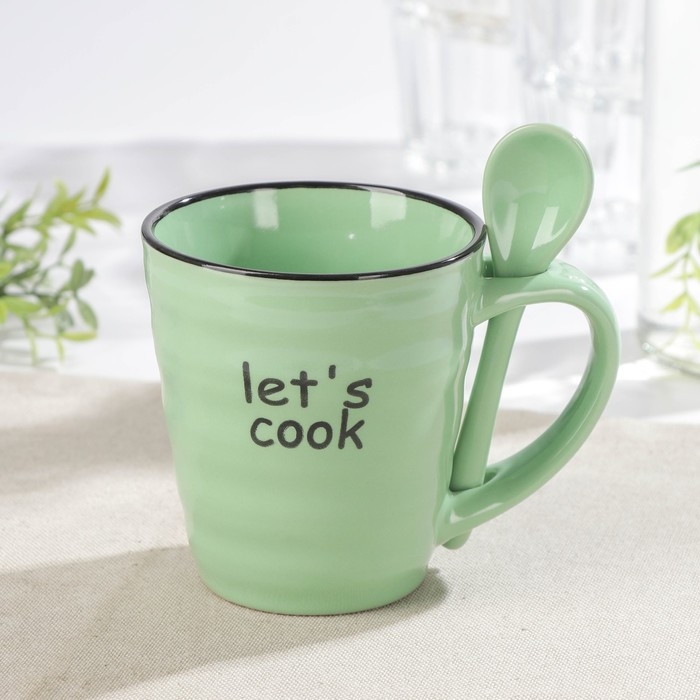 Кружка керамическая с ложкой Доляна «Ноель», 280 мл, цвет зелёный Кружка керамическая с ложкой Доляна «Ноель», 280 мл, цвет зелёный