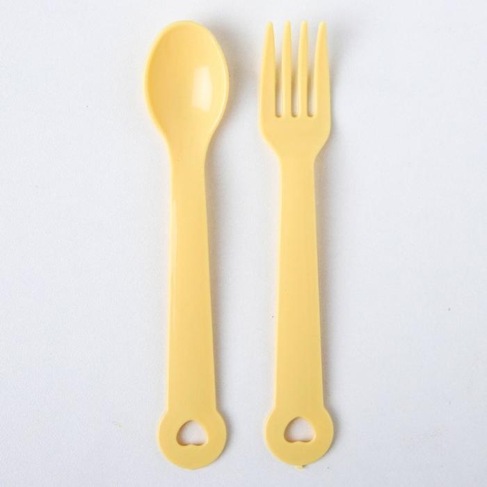 Набор детской посуды, 4 предмета: миска, ложка, вилка, поильник с твёрдым носиком 200 мл, цвета МИКС Набор детской посуды, 4 предмета: миска, ложка, вилка, поильник с твёрдым носиком 200 мл, цвета МИКС