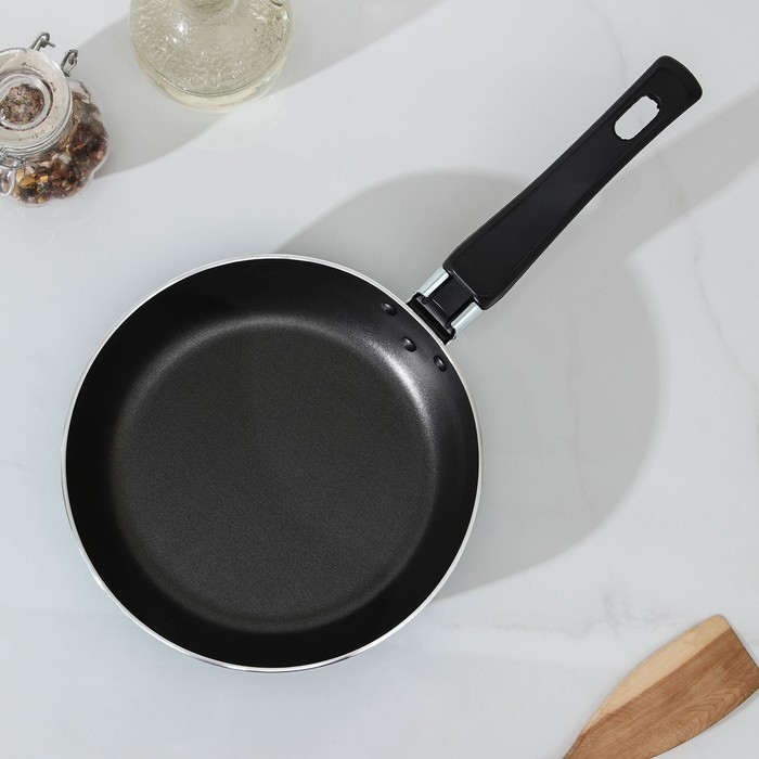 Сковорода Colibri, d=18 см, пластиковая ручка, антипригарное покрытие, цвет голубой Сковорода Colibri, d=18 см, пластиковая ручка, антипригарное покрытие, цвет голубой