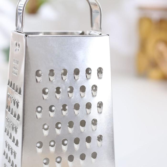 Тёрка с крышкой-дозатором и стороной для сыра, металлическая ручка, цвет МИКС Тёрка с крышкой-дозатором и стороной для сыра, металлическая ручка, цвет МИКС