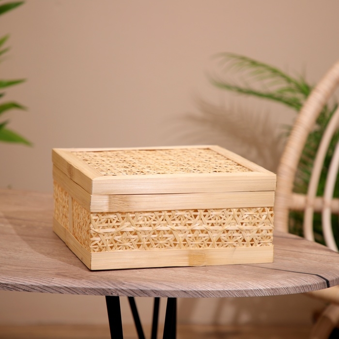 Шкатулка плетёная с крышкой, из бамбука 25х25х12 см Шкатулка плетёная с крышкой, из бамбука 25х25х12 см
