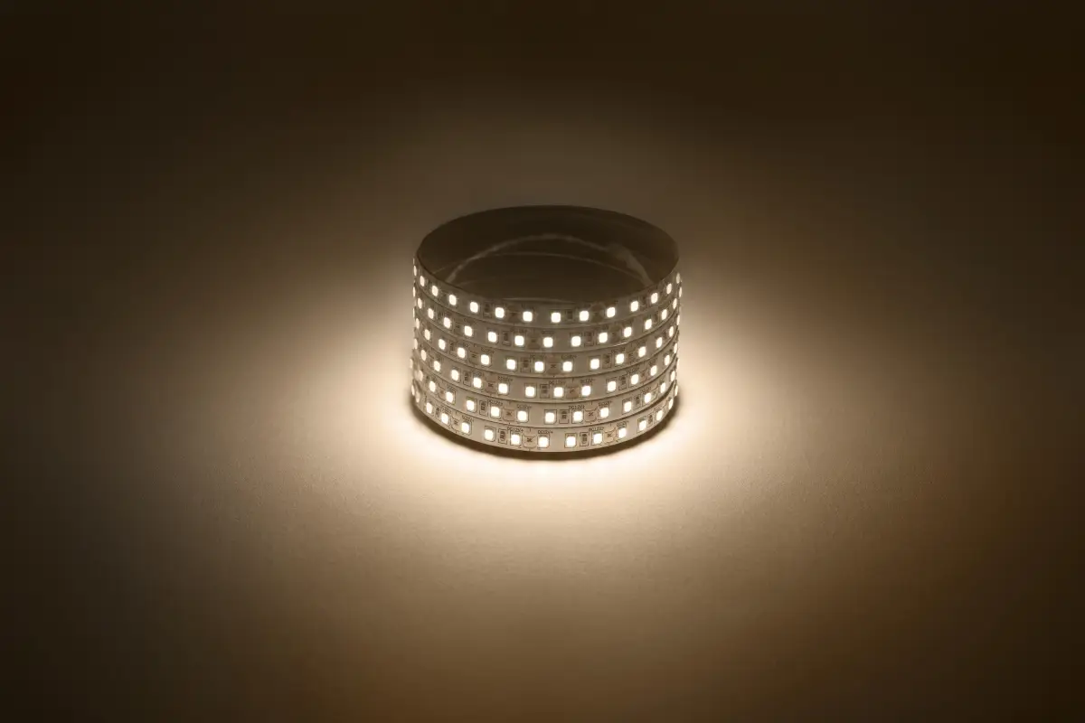Лента светодиодная 9,6Вт/м 12В 3000К IP20 120LED/м LS2835-120LED-IP20-WW-eco-5м
