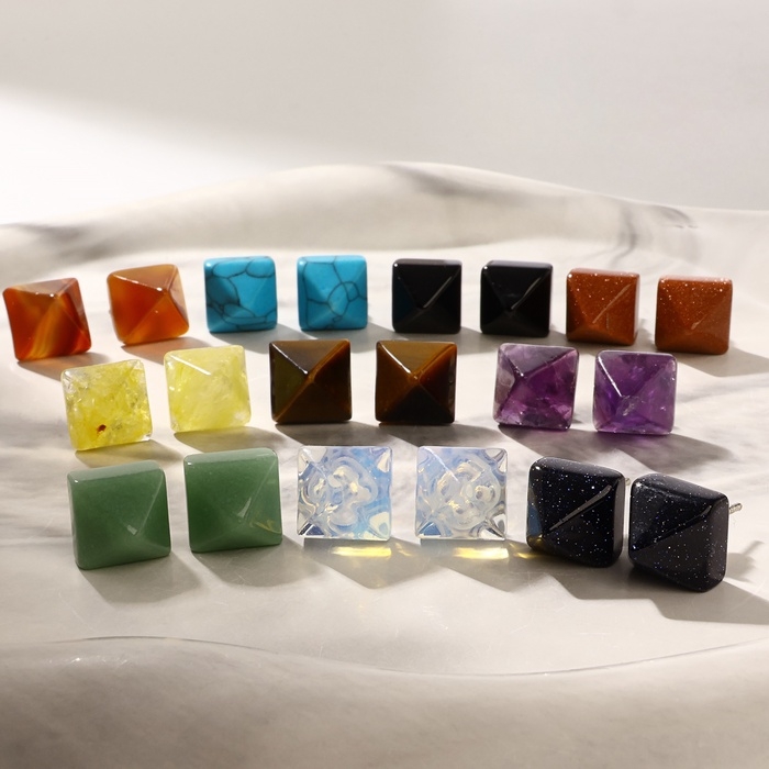 Пусеты пирамида «МИКС камней» Пусеты пирамида «МИКС камней»