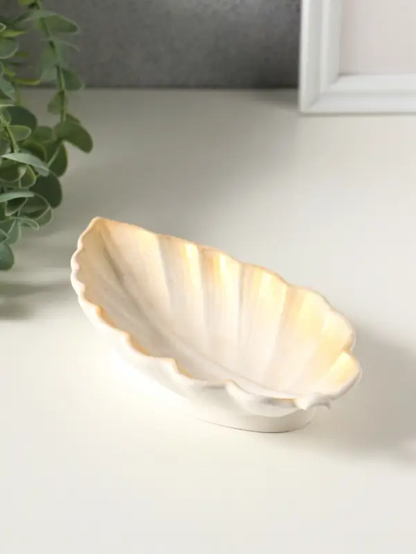 Подставка для мелочей &laquo;Лист&raquo;, 3&times;18&times;10 см, белая с позолотой