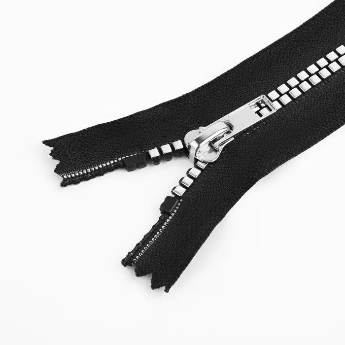 Молния «Трактор», №5, неразъёмная, декоративное звено «Квадрат», замок автомат, 18 см, чёрная