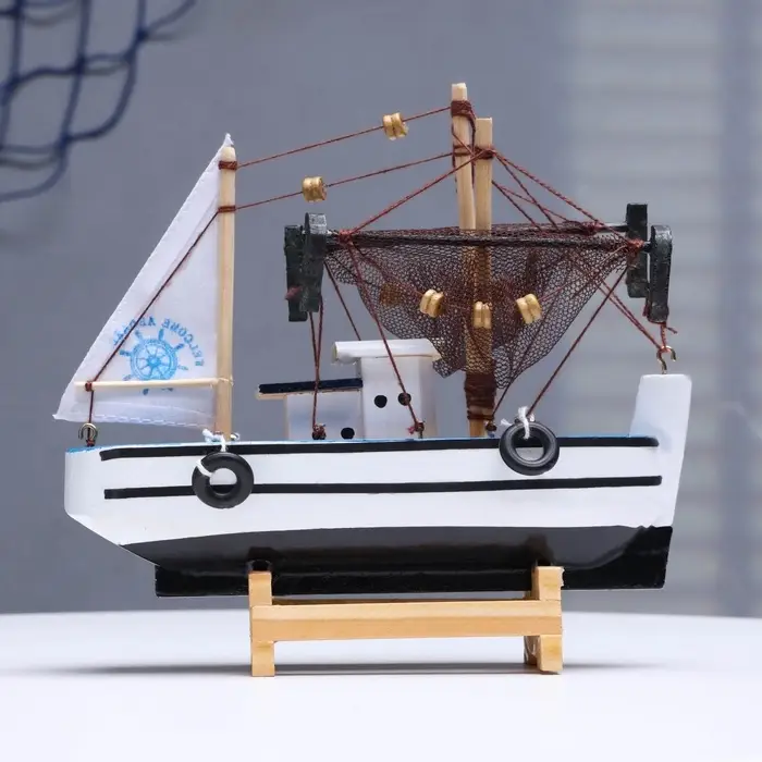 Сувенирная модель корабля &laquo;Рыбацкое судно&raquo;, 16&times;16 см