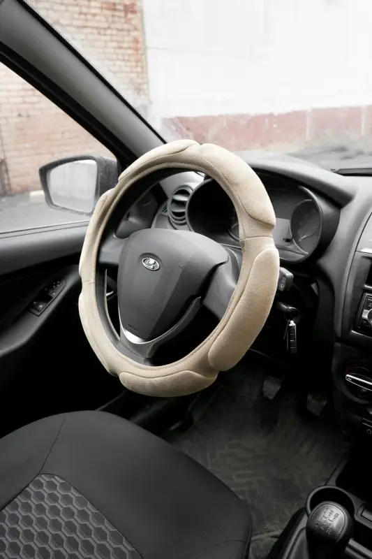 Спонжевая оплетка руля AVS SP-426M-BE ( размер M, бежевый) - Серия "Sponge"