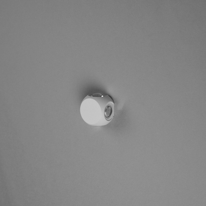 Светильник фасадный «Кубик», FSD-014, 4 Вт, 3000К, 2 луча, IP65, 220 В, металл, белый Светильник фасадный «Кубик», FSD-014, 4 Вт, 3000К, 2 луча, IP65, 220 В, металл, белый