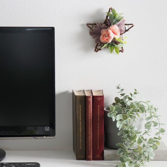 Венок на дверь интерьерный Венок на дверь интерьерный "Розы на звезде" 16 см