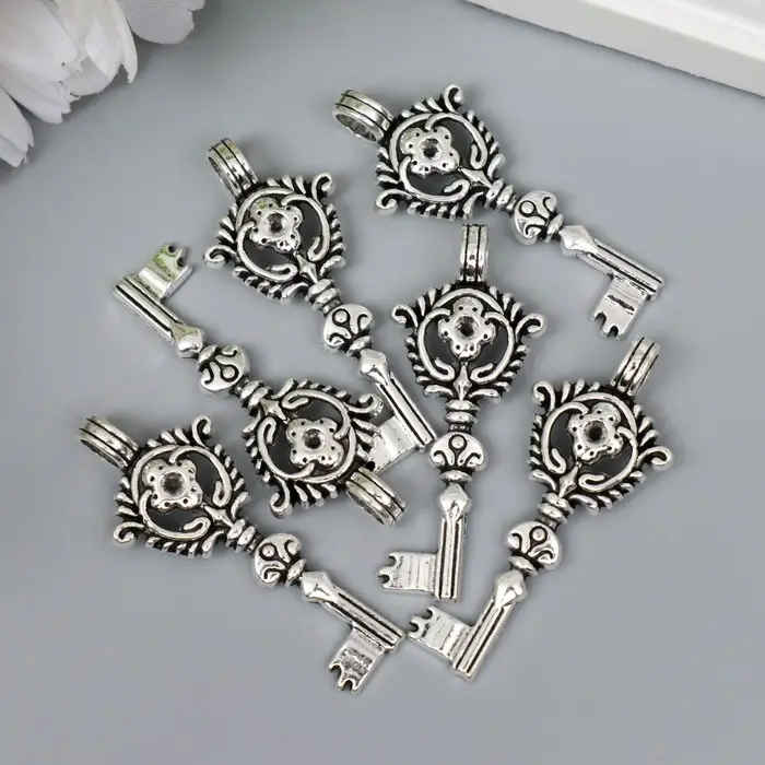 Металлический элемент, декоративная подвеска «Арт Узор. Ключ Венок с цветком», серебро, 4.7×1.9 см Металлический элемент, декоративная подвеска «Арт Узор. Ключ Венок с цветком», серебро, 4.7×1.9 см