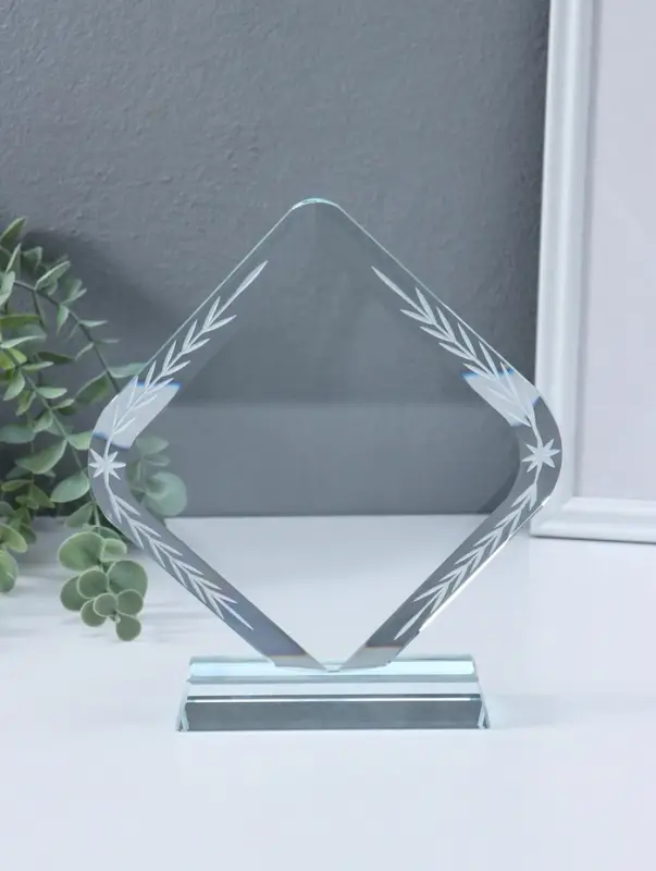 Стела наградная стекло "Ромб" площадка 17,5х18,3 см 3,5х17,5х20 см