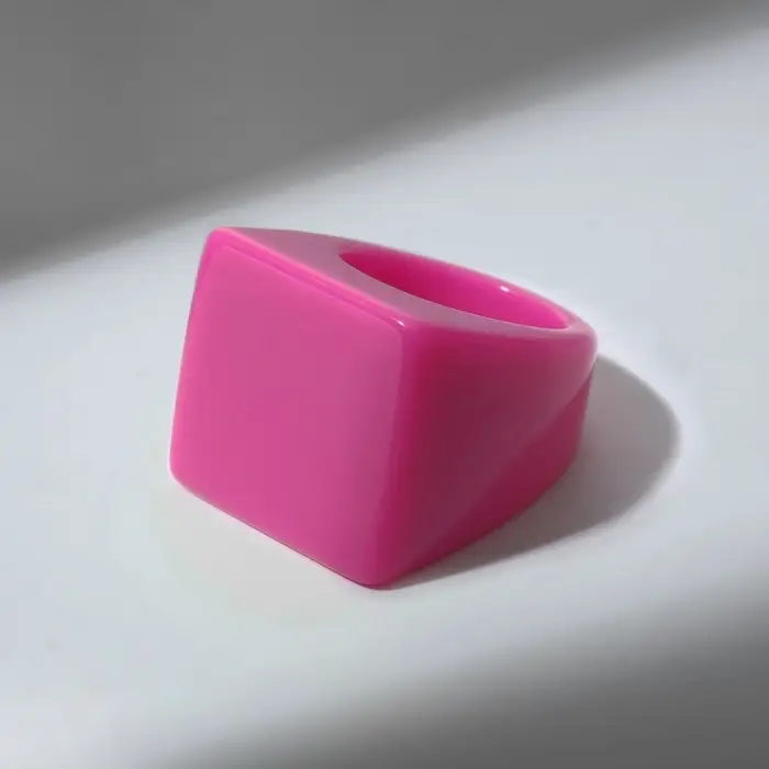 Кольцо пластик «Квадрат», цвет малиновый, 17 размер Кольцо пластик «Квадрат», цвет малиновый, 17 размер