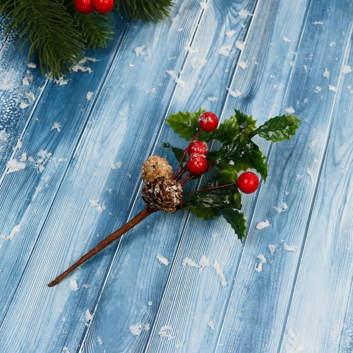 Декор  Декор "Зимние грезы" ягоды листочки шишки, 15 см