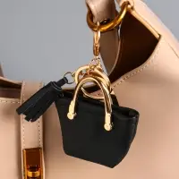 Брелок кожзам с карабином, с кистью "Сумка тоут" чёрная 6,5х3х7 см Брелок кожзам с карабином, с кистью "Сумка тоут" чёрная 6,5х3х7 см