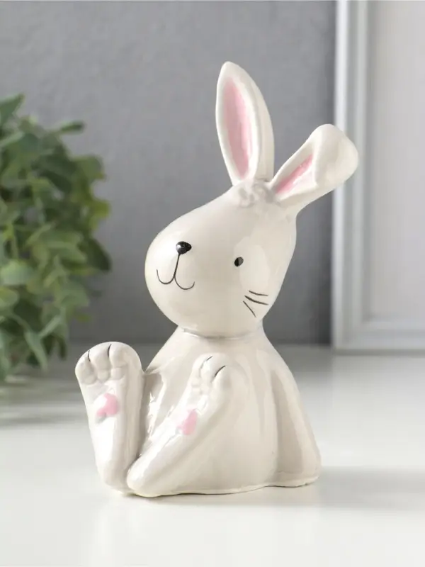 Сувенир керамика "Серый зайчик с сердечками на пяточках" 8х7,5х13,6 см