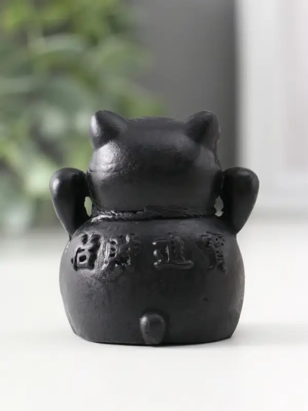 Фигура «Кот манэки-нэки», 5.5×5×5 см, чёрная