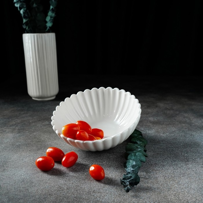 Салатник фарфоровый Magistro «Цветок», 0,45 л, d=16 см, цвет белый Салатник фарфоровый Magistro «Цветок», 0,45 л, d=16 см, цвет белый