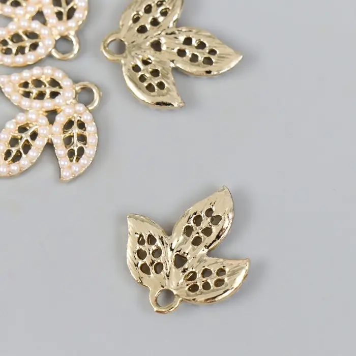 Декор для творчества металл "Три листочка" жемчужины, золото 0,2х1,8х2 см