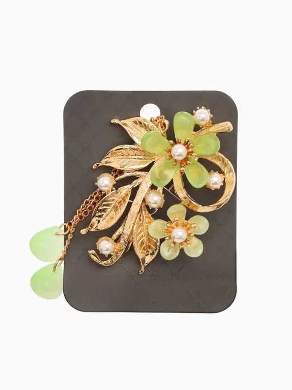 Брошь с жемчугом "Цветы", цвет светло-зеленый в золоте
