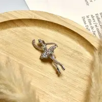 Брошь &laquo;Балерина&raquo;, аронди, радужная в серебре