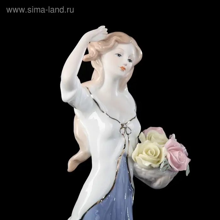 Сувенир керамика  Сувенир керамика "Девушка в голубом с корзиной роз" 30х9х11,5 см