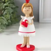 Сувенир полистоун "Маленькая принцесса с алым сердцем" 5х5,5х13 см