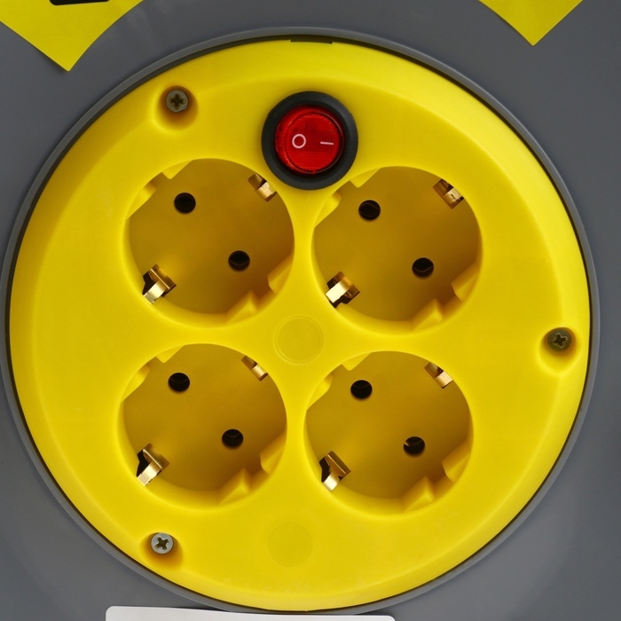 Удлинитель на катушке Luazon Lighting ECO, 4 розетки, 15 м, 10 А, ПВС 3х0.75 мм2, с з/к,IP20 Удлинитель на катушке Luazon Lighting ECO, 4 розетки, 15 м, 10 А, ПВС 3х0.75 мм2, с з/к,IP20