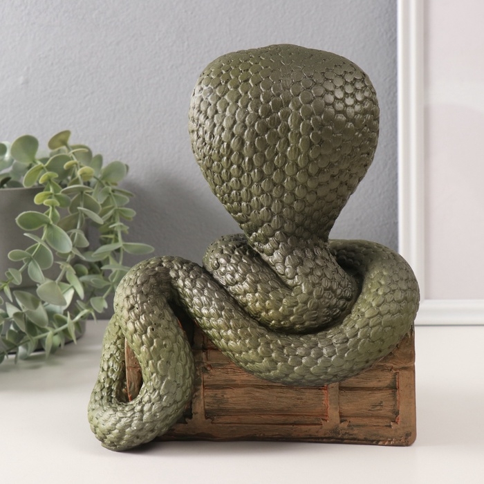 Копилка  Копилка "КОБРА НА СУНДУКЕ"    20 х 17 х 12 см.