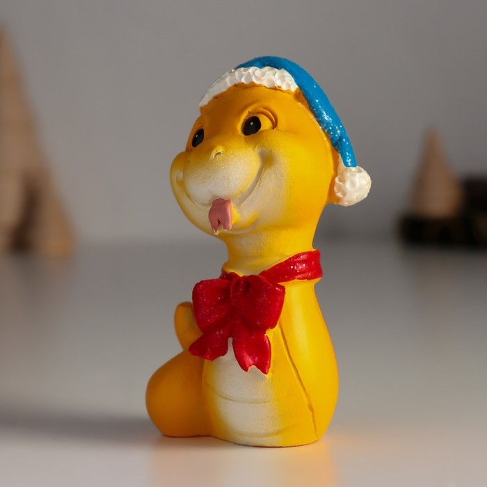 Сувенир полистоун Сувенир полистоун "Змейка жёлтая в синей шапке и красном бантике" 5х4х9 см