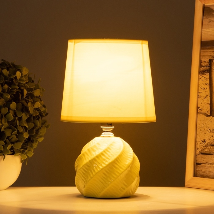 Лампа настольная Лампа настольная "Альваро" 1х40Вт Е14 желтый 14,5х14,5х24см