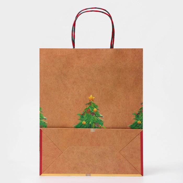 Новый год. Пакет бумажный подарочный новогодний крафт Новый год. Пакет бумажный подарочный новогодний крафт "Ёлки", с тиснением, 26 х 32 х 12 см.
