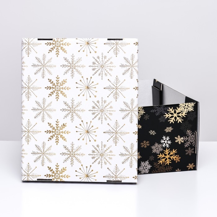 Новый год. Подарочная коробка складная, новогодняя Новый год. Подарочная коробка складная, новогодняя "Снегопад", 31,2 х 25,6 х 16,1 см.