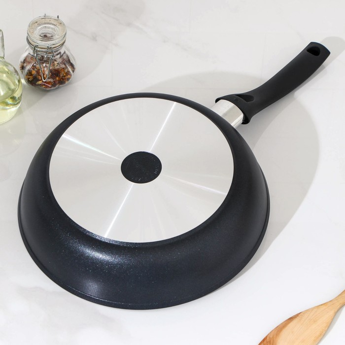Сковорода «Традиция», d=26 см, пластиковая ручка, антипригарное покрытие, цвет чёрный Сковорода «Традиция», d=26 см, пластиковая ручка, антипригарное покрытие, цвет чёрный