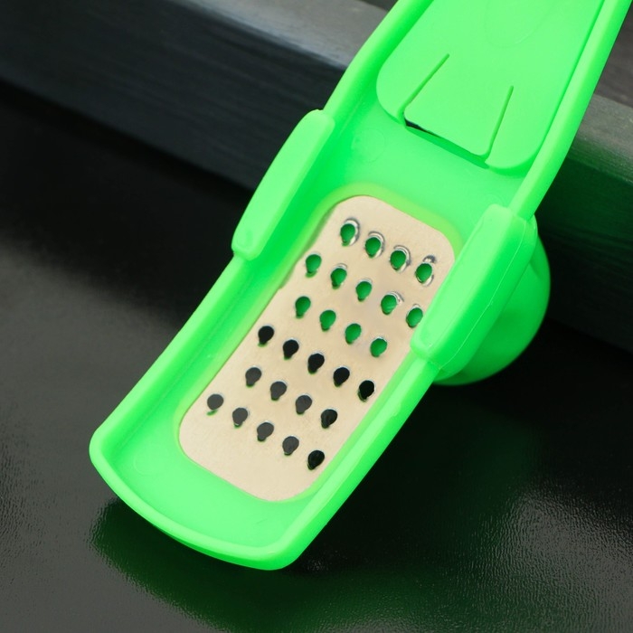 Тёрка для чеснока с держателем Доляна, 14 см, малая, цвет МИКС Тёрка для чеснока с держателем Доляна, 14 см, малая, цвет МИКС