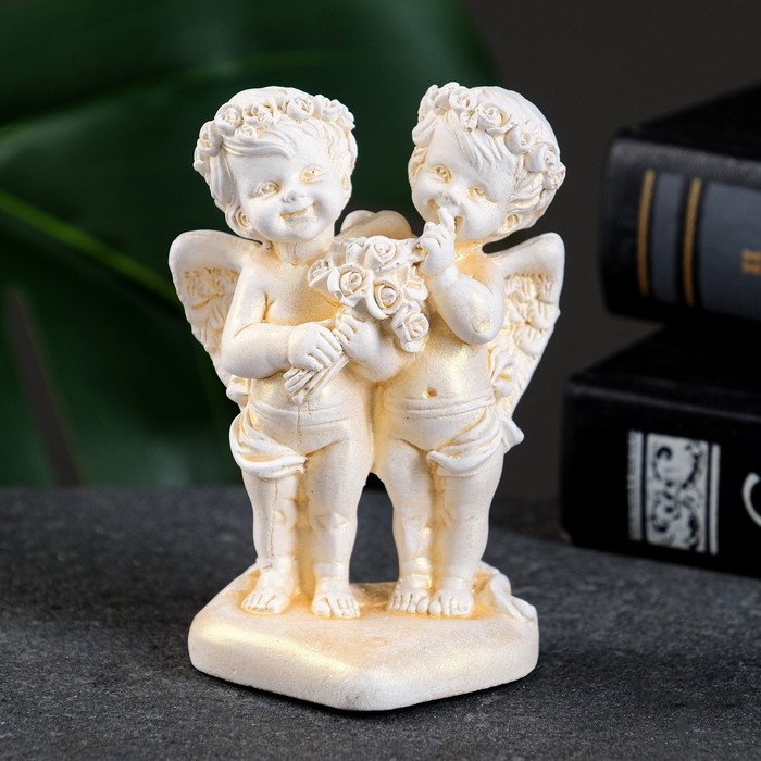 Фигура Фигура "Ангелочки с букетом роз на сердце" позолота, 10х7х4см