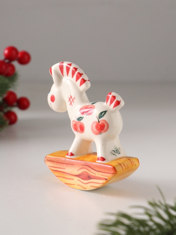 Качалка фарфоровая Качалка фарфоровая "Лошадка красное яблоко", 8 см