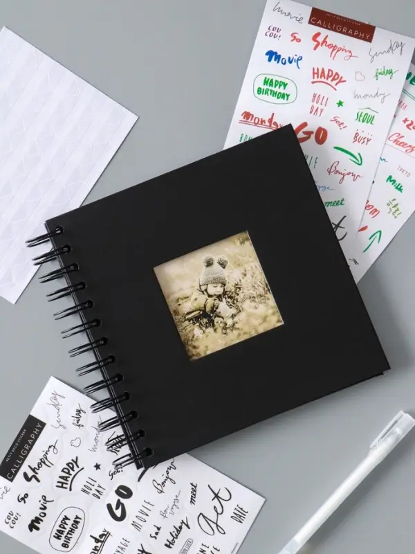 Фотоальбом 20 черных листов на спирали, набор (уголки, стикеры, ручка) 17х17х2 см