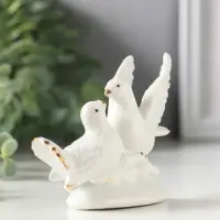Фигурка &laquo;2 голубка с розой&raquo;, белые со стразой, 6.7&times;9.2&times;3 см