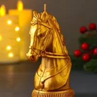 Декоративная свеча "Бюст лошади" (золото), 131 г