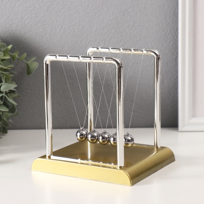 Маятник пластик Маятник пластик "Шары Ньютона" золото 13,5х11х13,5 см