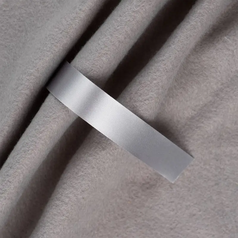 Лента сатиновая Satin 20 L, серая, 120 см Лента сатиновая Satin 20 L, серая, 120 см