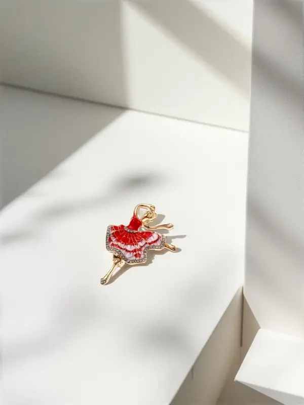 Брошь &laquo;Балерина&raquo;, в пышном платье, красно-белая в золоте