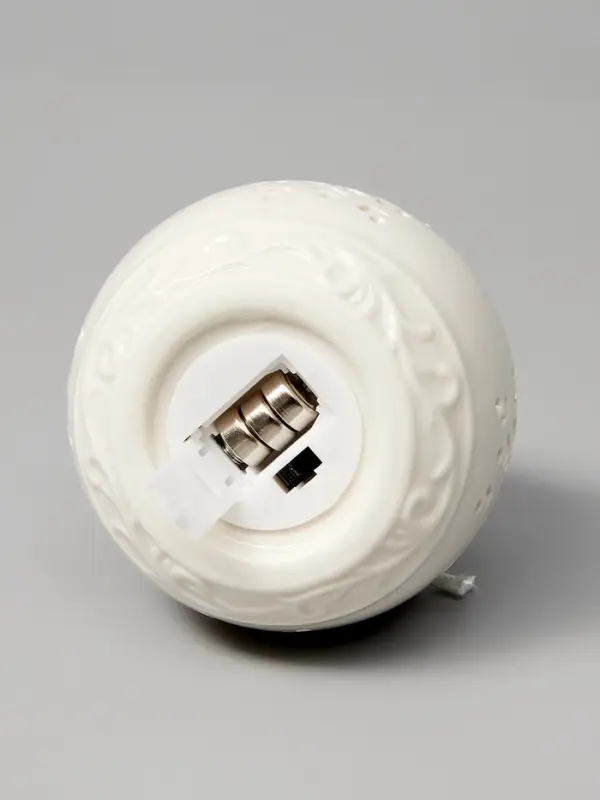 Ёлочный шар с подсветкой &laquo;Снежинка&raquo;, 10&times;8.8&times;8.8 см, 1 LED, керамика, от батареек LR44&times;3, керамика, свечение тёплое белое