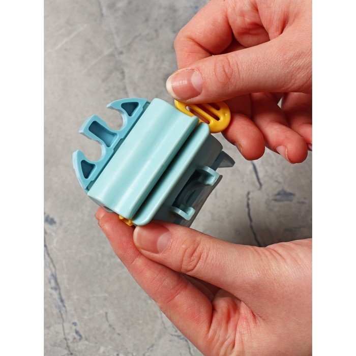 Держатель для зубных щёток с выдавливателем для пасты на липучке, 7×5,2×8 см, цвет МИКС
