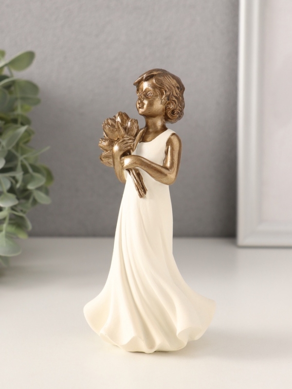 Сувенир полистоун  Сувенир полистоун "Девочка с букетом тюльпанов" 7,5х5х15 см